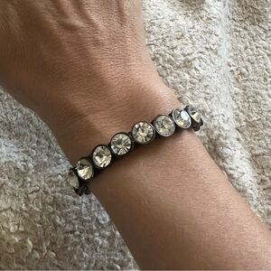 Sparkly Crystal Stretchy Bracelet w/Gunmetal Grey Accents, Excellent Condition!